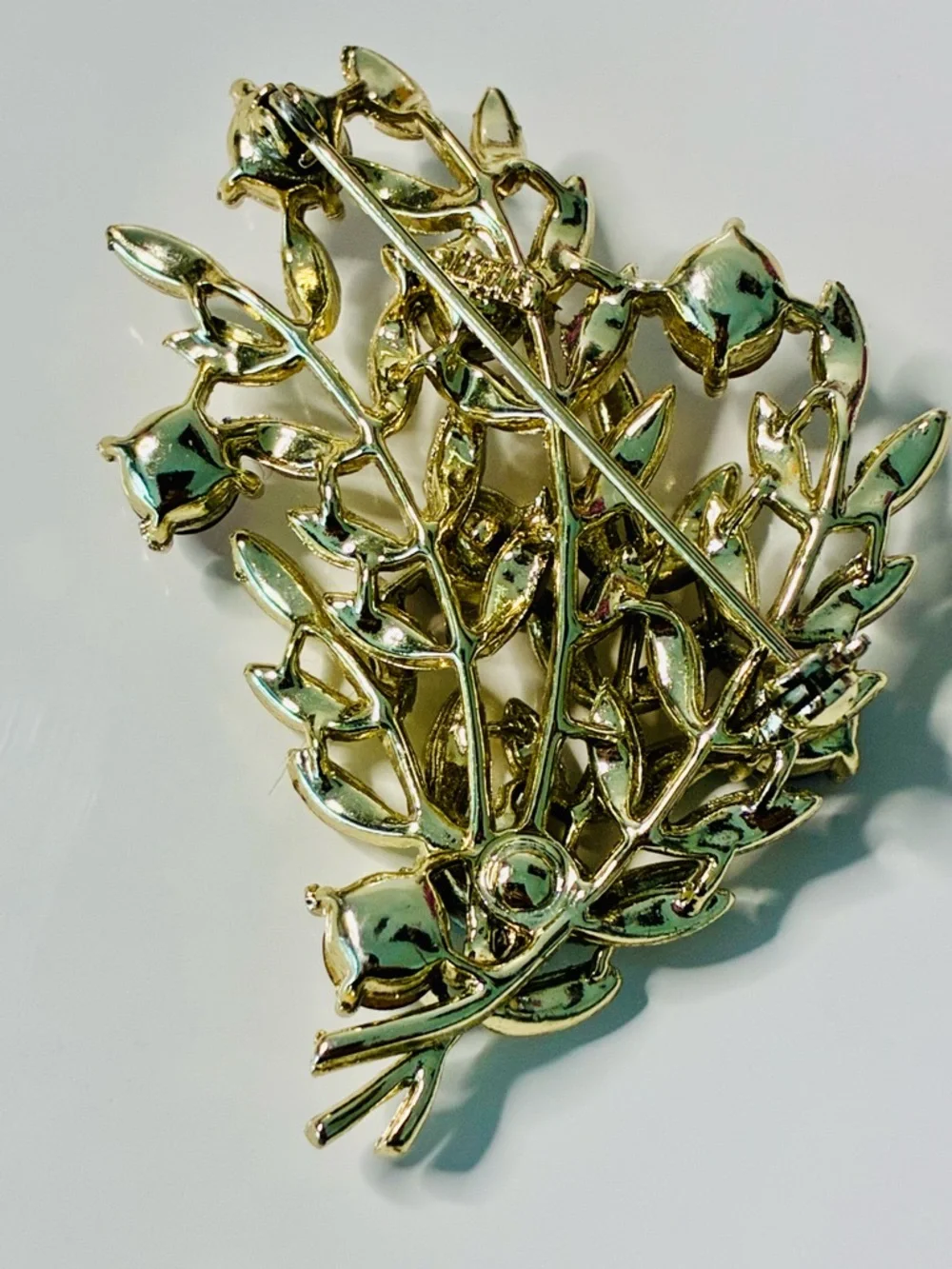 VTG Lisner Gold Leaf Brooch with Multicolor and Beautiful Deep Red AB Crystals